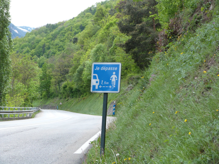 Cyclist passing distance sign Cyclist passing distance sign