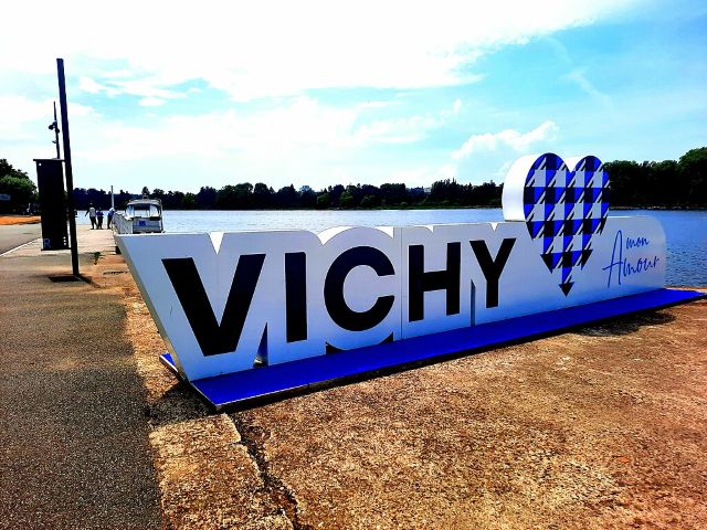 Vichy Mon Amour sign and logo