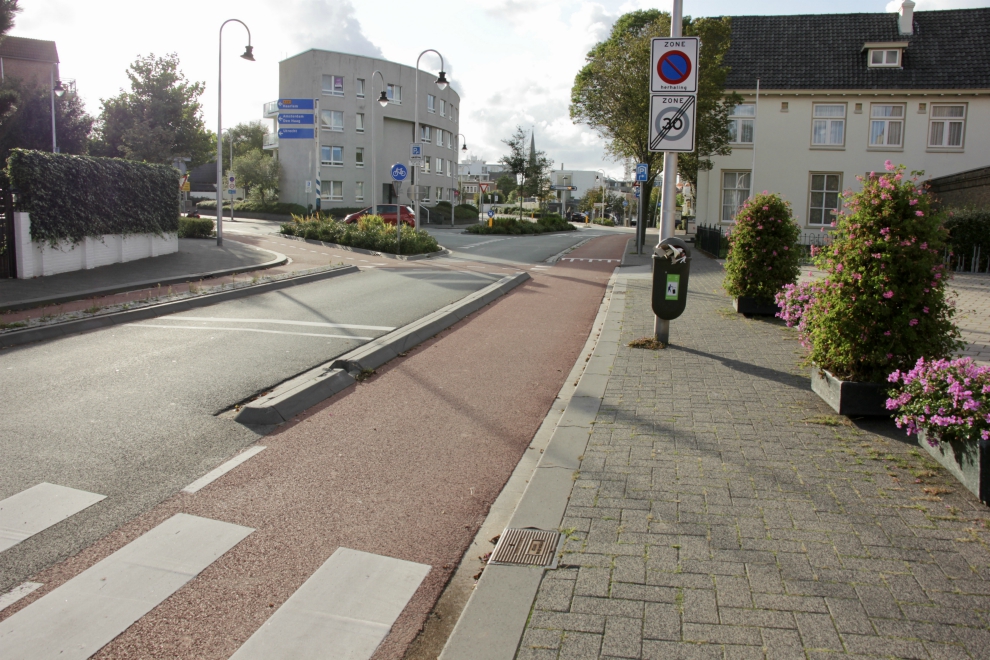 Kerb-protected bike lane, Zandvoort